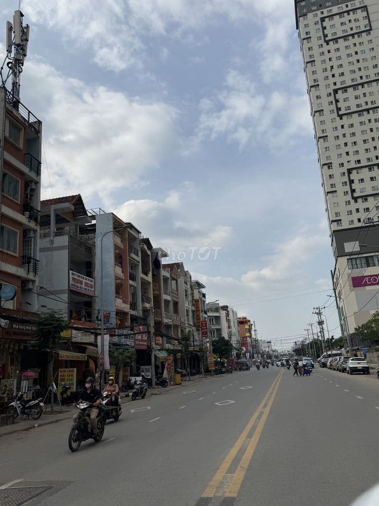 BÁN NHÀ MẶT TIỀN 4 tầng, đối diện Bệnh viện Quận 8, cách AeonMall 100m