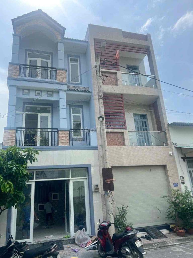 - NHÀ BÁN 3 LẦU đường nhựa , Long Thạnh Mỹ , Thủ Đức ( Q9) - DT : 4.3