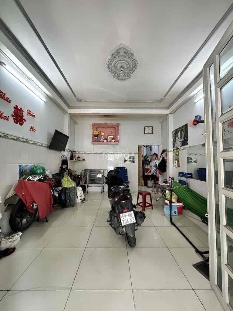 Bán gấp Nhà Mặt Tiền Đs Lê Văn Quới, 40m2, 2 tầng, chỉ nhỉnh 4 tỷ.