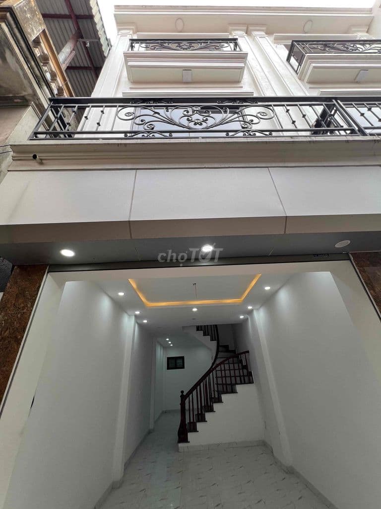 Chính Chủ Bán Nhà 3 tầng 40 m2, Phượng Cách, trường chợ cực gần.