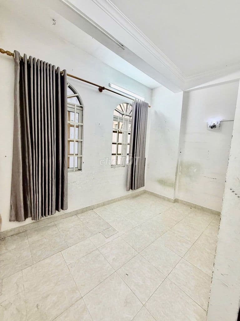 HIẾM-DÀNH CHO GIA ĐÌNH 6NGƯỜI-SÁT HẺM XE HƠI PHAN VĂN TRỊ-4 TẦNG-SÂN8M - Ảnh 2