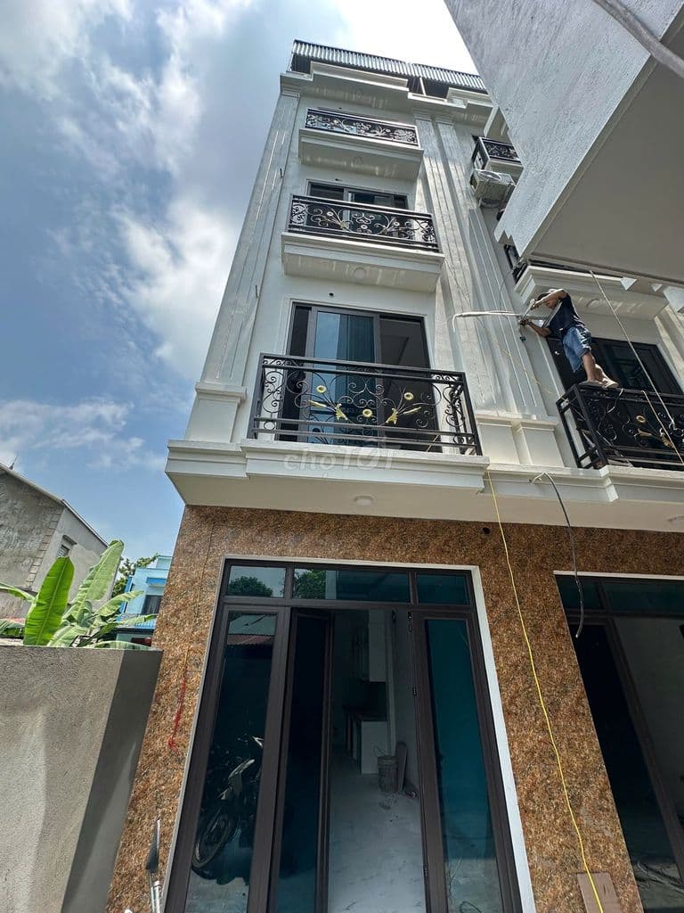 nhà 4 tầng rẻ nhất Phụng Châu-Ngõ rộng-Giá chỉ hơn 3 tỷ xíu