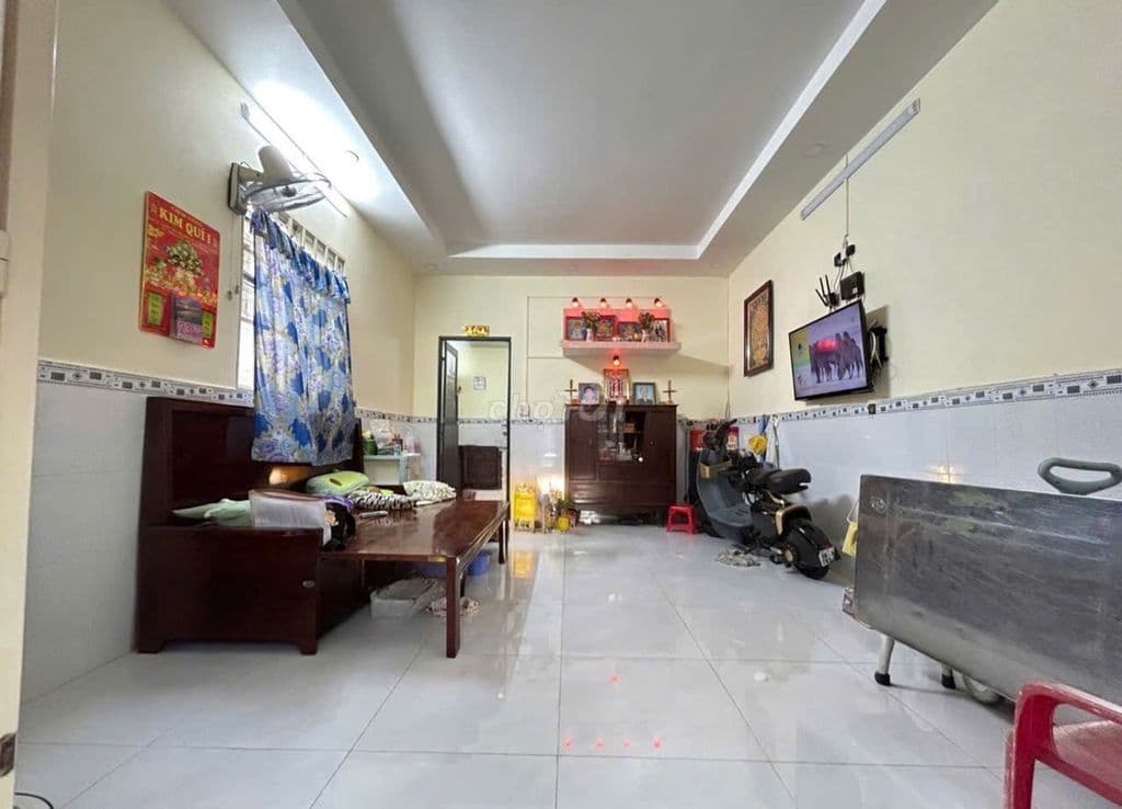 Bán nhà Dương Bá Trạc , ô tô đậu trước cửa, ngang 4x11, giá 4,5 Tỷ
