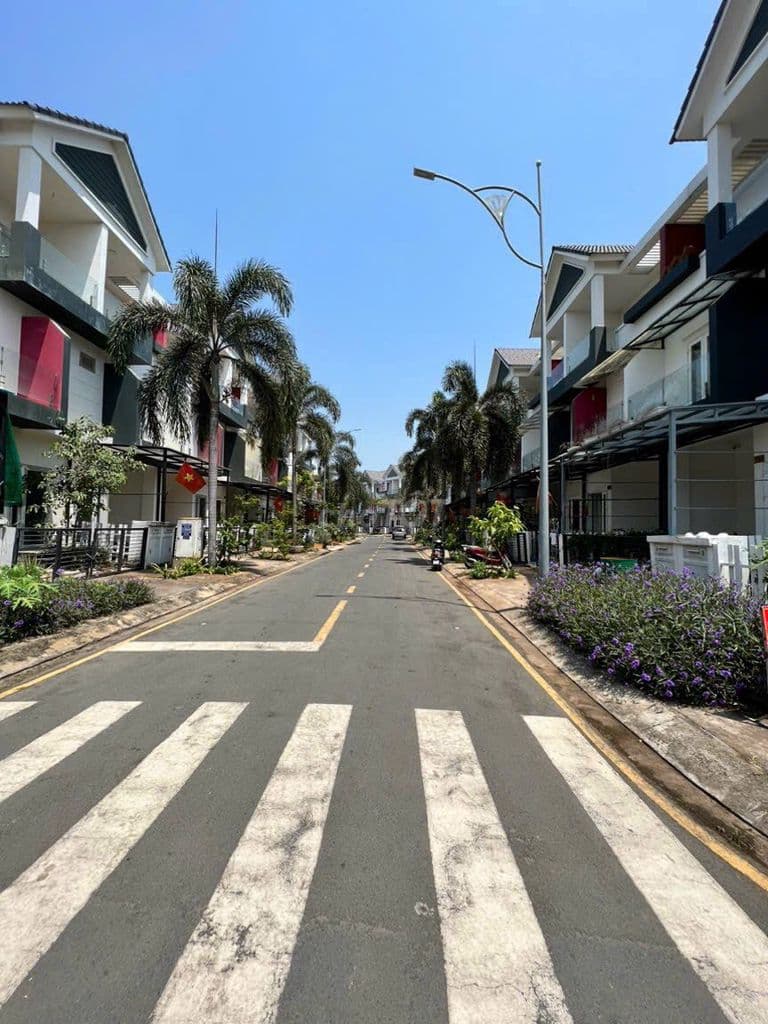 Bán Nhà phố Valencia Riverside 1 trệt 2 lầu giao nhà ở ngay - Ảnh 2