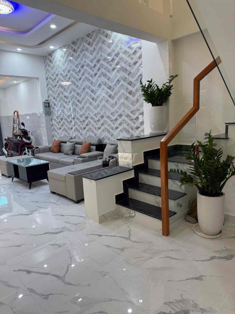 Bán nhà vị trí kinh doanh tốt, 4x17m, 2 lầu nhà - Ảnh 2