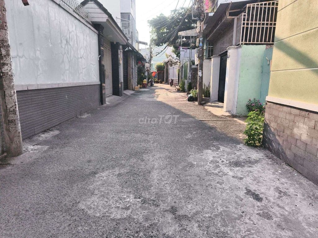 Nhà 38m2 - 2 tầng, sát MT Lê Trọng Tấn, HXT thông, giá chỉ 4.27 tỷ.