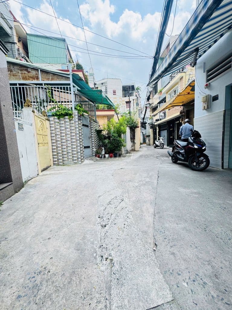 BÁN NHÀ MỚI XÂY CMT8 P.13 Q.10 ( NHÀ CÓ 7 PHÒNG NGỦ) - Ảnh 2