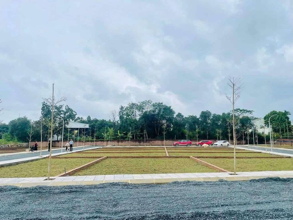BÁN ĐẤT NỀN HOÀ LẠC, NGAY NGÃ TƯ HOÀ LẠC 100M, MT6M, 38TR/M