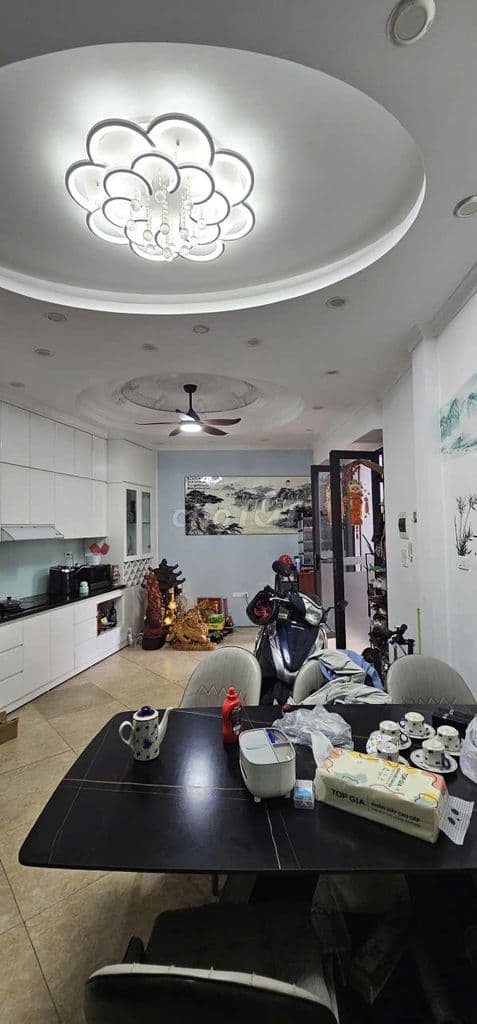 Nhà Mặt Phố Thạch Bàn Cách 50m 5 Tầng Ngõ Ít Nhà – Nhỉnh 6 tỷ