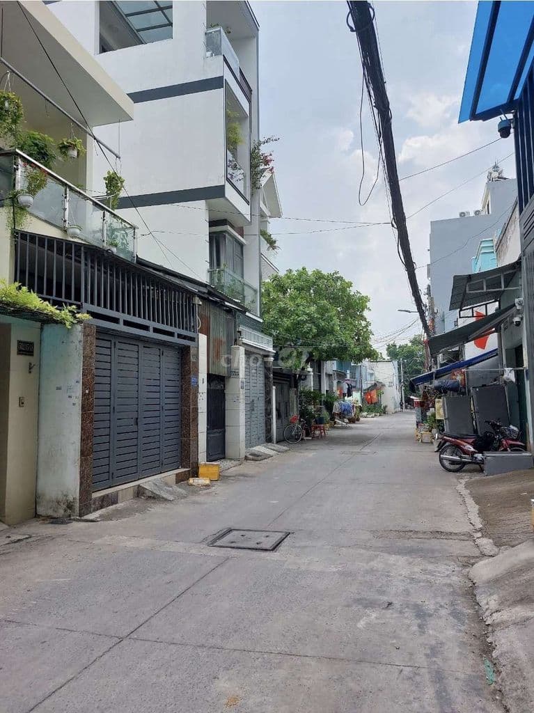 Bán gấp nhà 68m2 cấp 4 _ Hẻm 6m Đường Lê Trọng Tấn