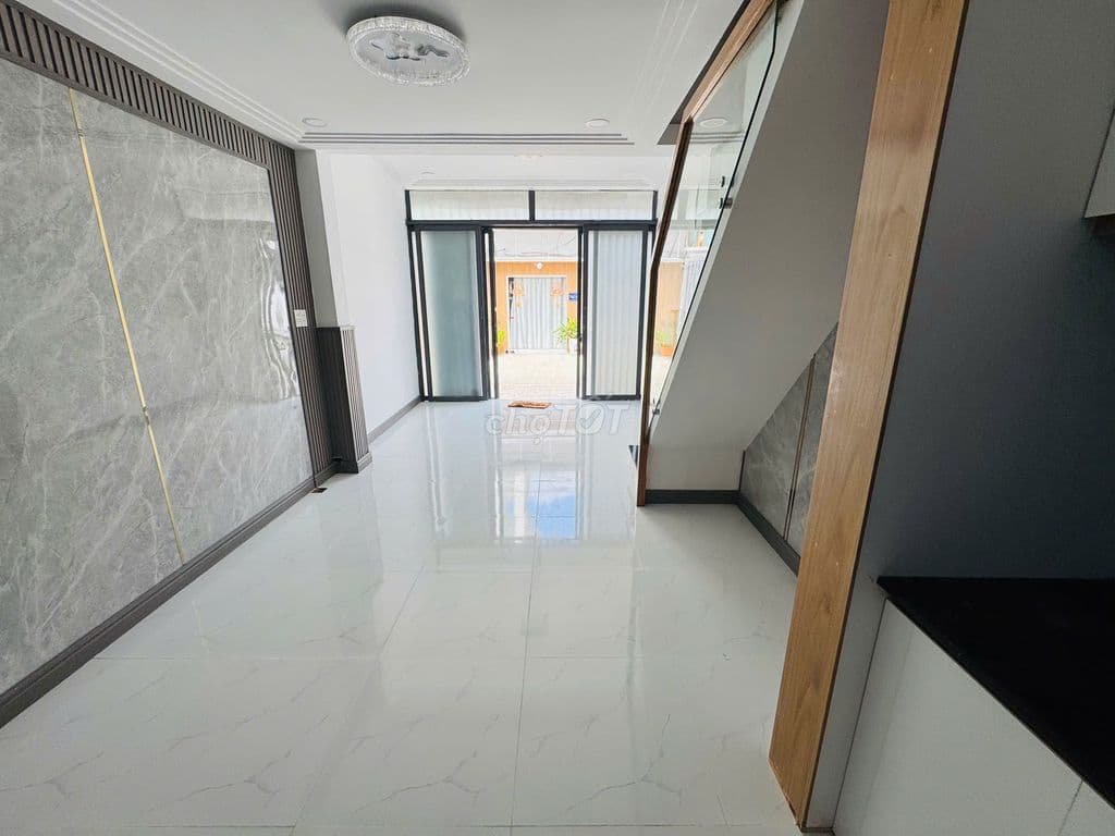 Bán nhà 1/ Ngắn Nguyễn Văn Quá, Gần nhà hàng ĐÔng Phương, giá 998 tr