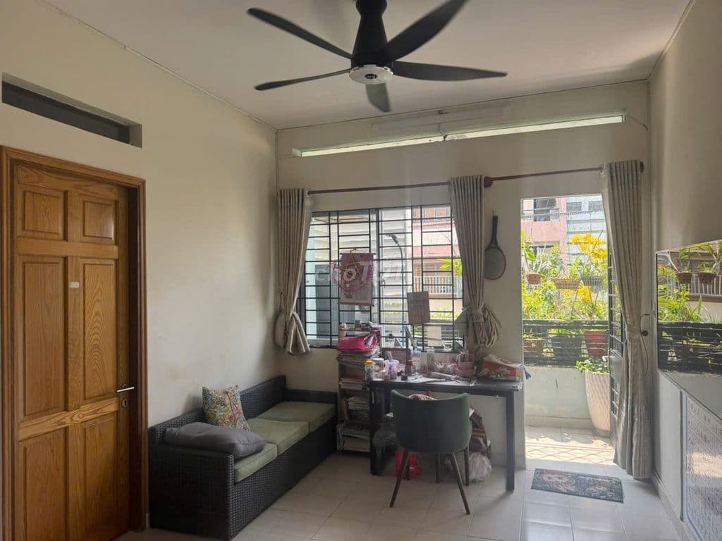 Em cần bán căn hộ tầng 3 thang bộ Giá 2, 6 ty