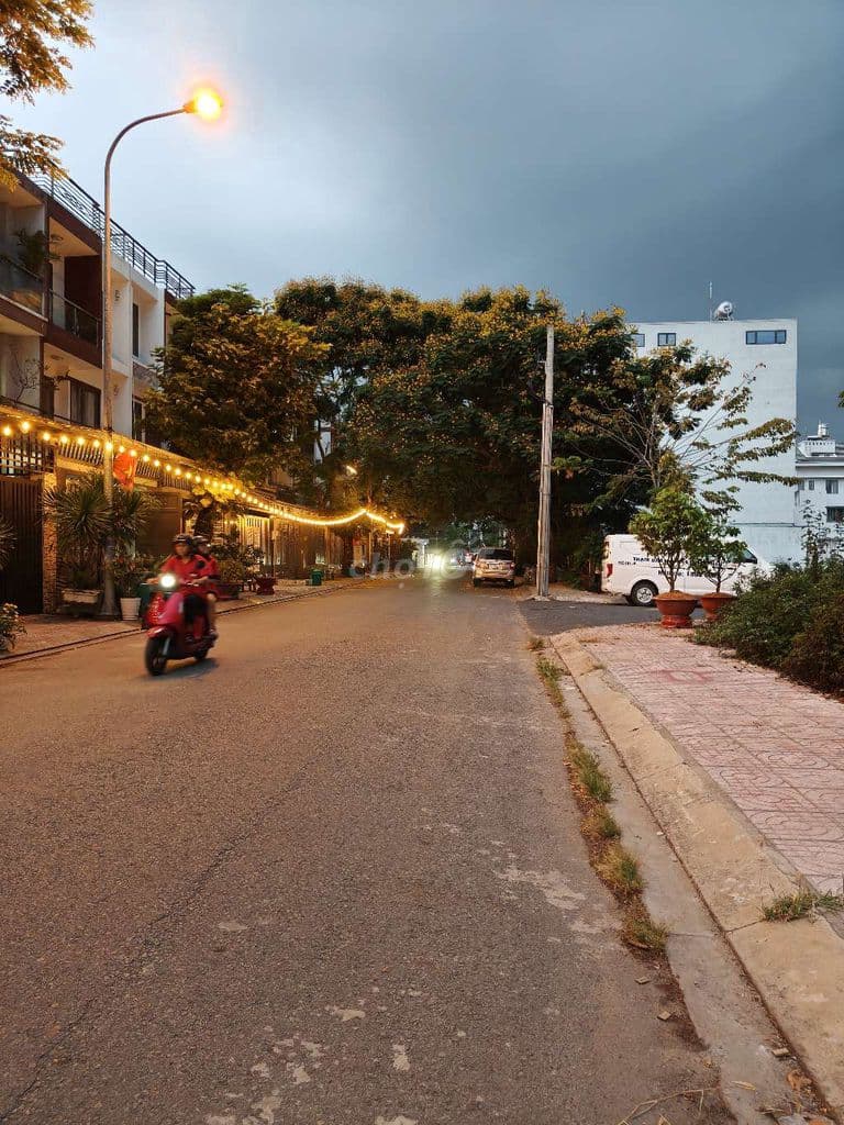 Đất Đường 12m Lê Thị Riêng.Ngay Khu Dân Cư Hà Đô. 5mx18m. Giá 5.550 Tỷ