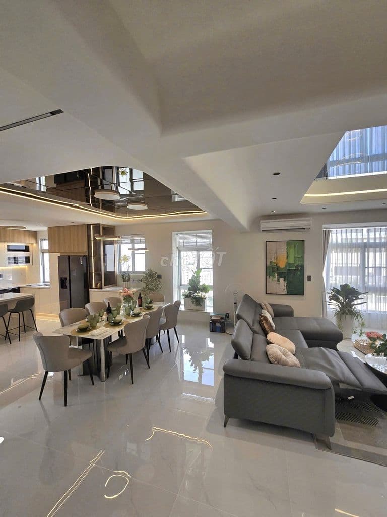 Bán Penthouse Sky Garden 2 – 265m², 5PN, WC,Full Nt Cao cấp bán 17,5ty