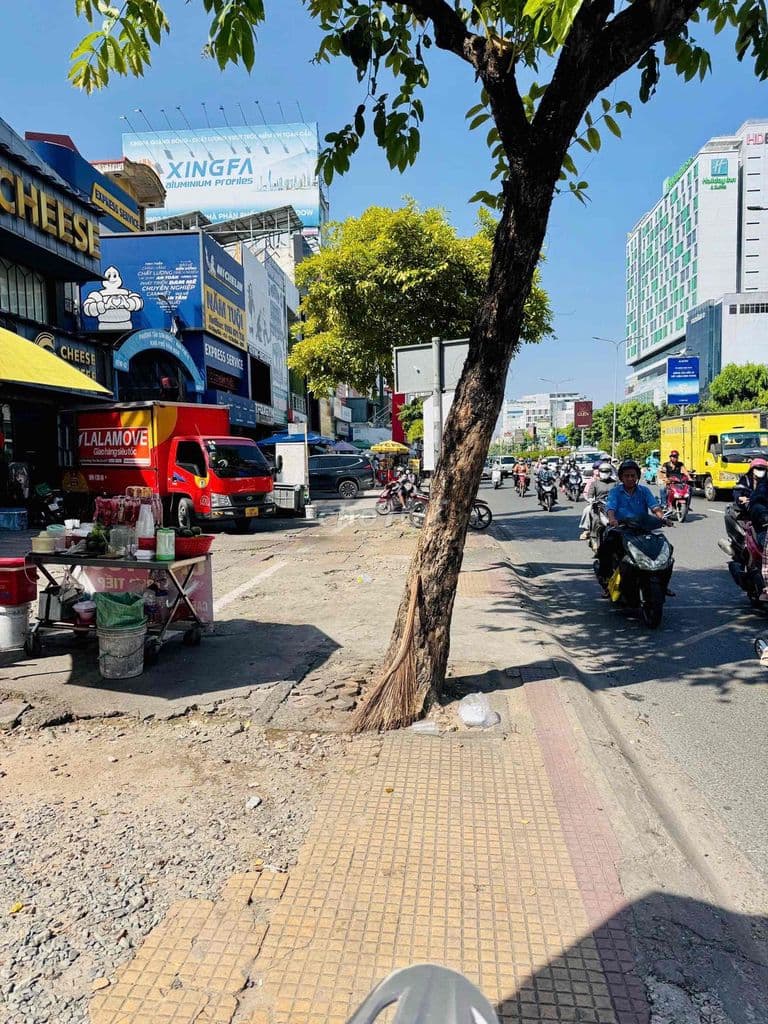 Nhà phố mặt tiền Cộng Hoà - Ảnh 2