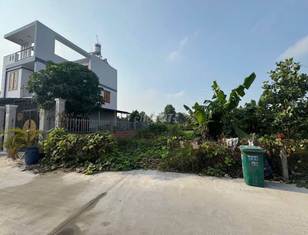 Bán gấp lô đất mặt tiền đường 82 cách VinHome Hóc Môn 1km giá 790tr