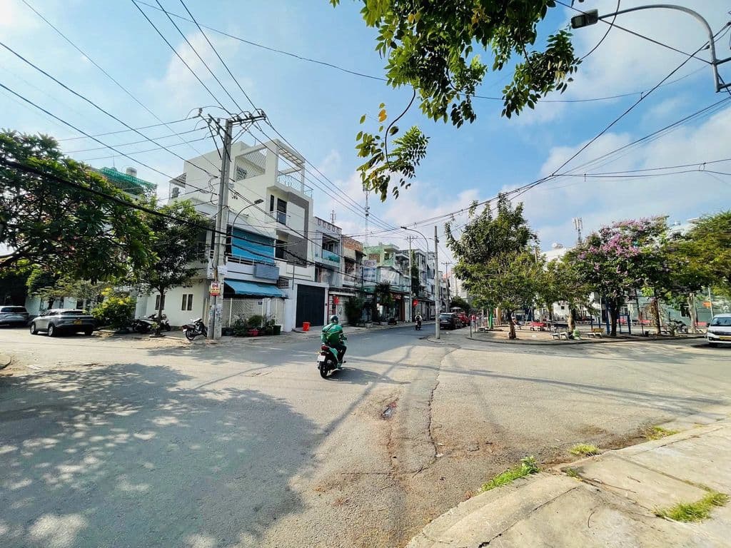 bán nhà 3 tầng Linh Trung mặt tiền kinh doanh