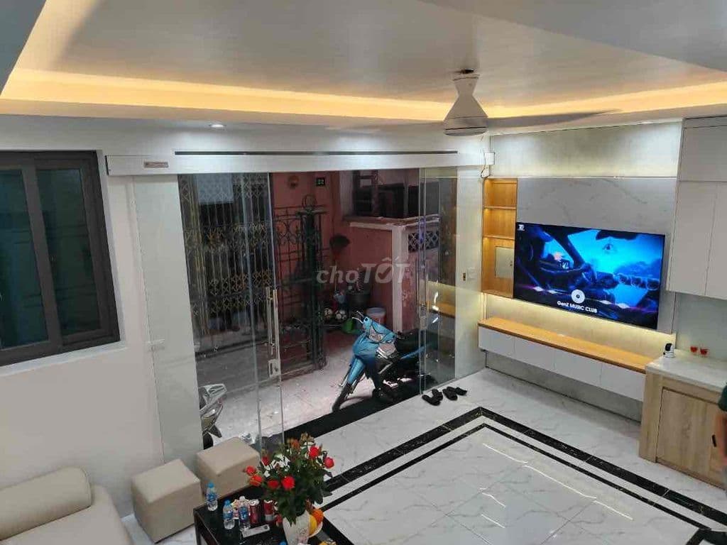 VIP Phố Cự Lộc, thang máy nhập khẩu, cánh ôtô 30m, ngõ thông, DT 34m2* - Ảnh 2