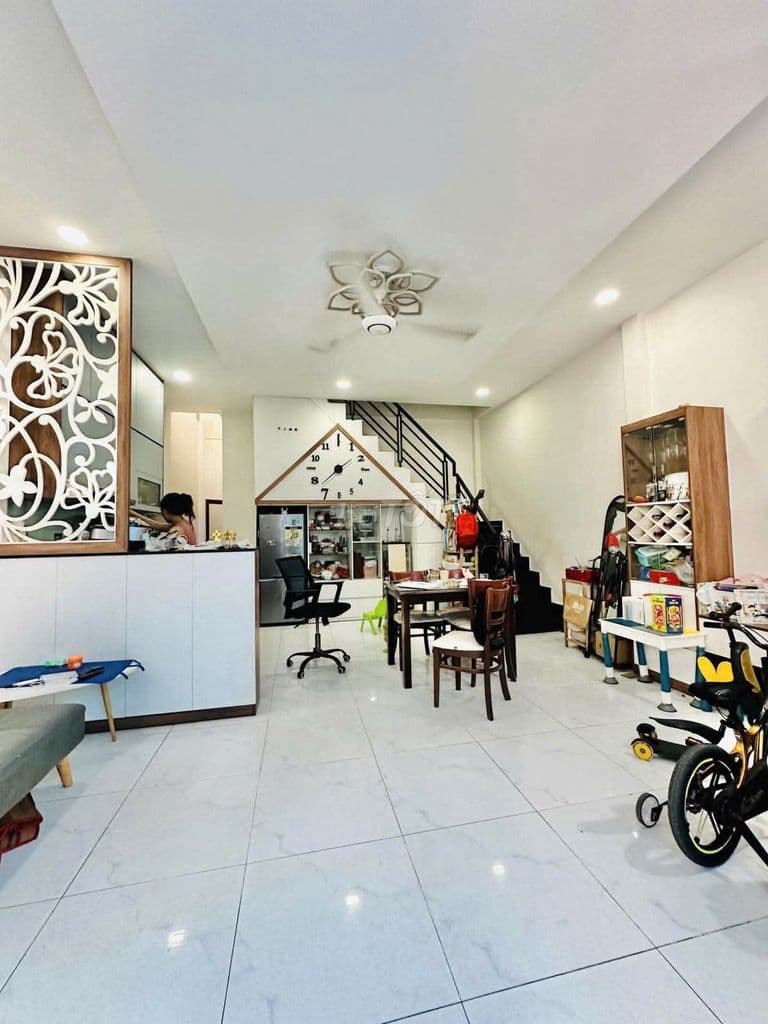 Nhà rộng 2 tầng ô tô đỗ cửa, Bình Long giao Tân Thắng. - Ảnh 2