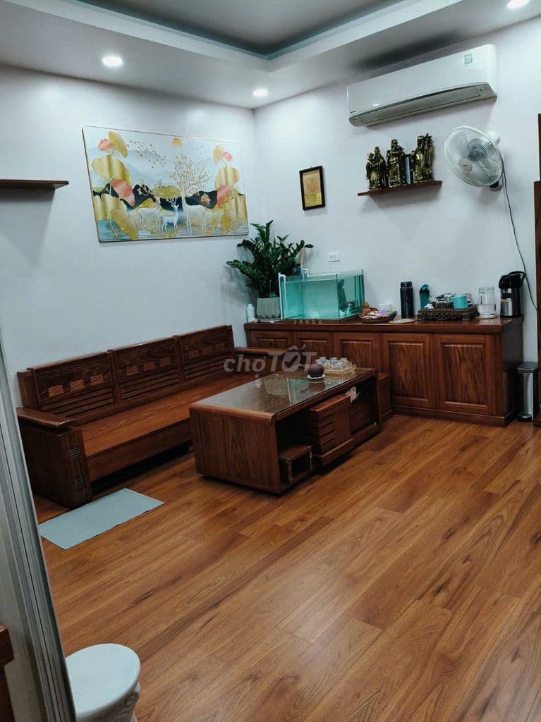 Bán căn hộ tập thể Nghĩa Tân, 150m2, 4 ngủ, full nội thất. 5.18 tỷ