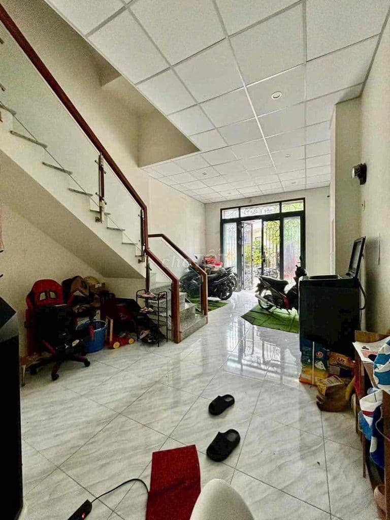 Nhỉnh 6 tỷ nhà 4 lầu, cho thuê 22tr/th gần trường ĐH Nguyễn Tất Thành - Ảnh 2