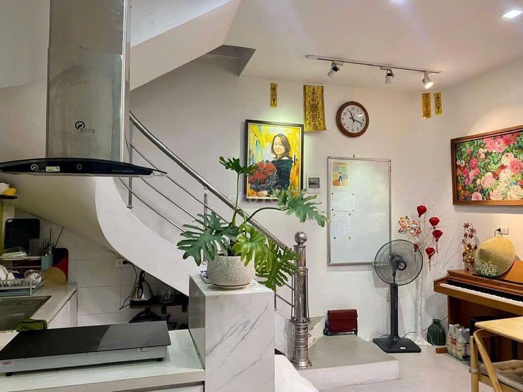 BÁN NHÀ THANH NHÀN ,HBT ,23M2 X3 TẦNG ,59 TỶ,SỔ ĐỎ NỞ HẬU,CĂN HIẾM.