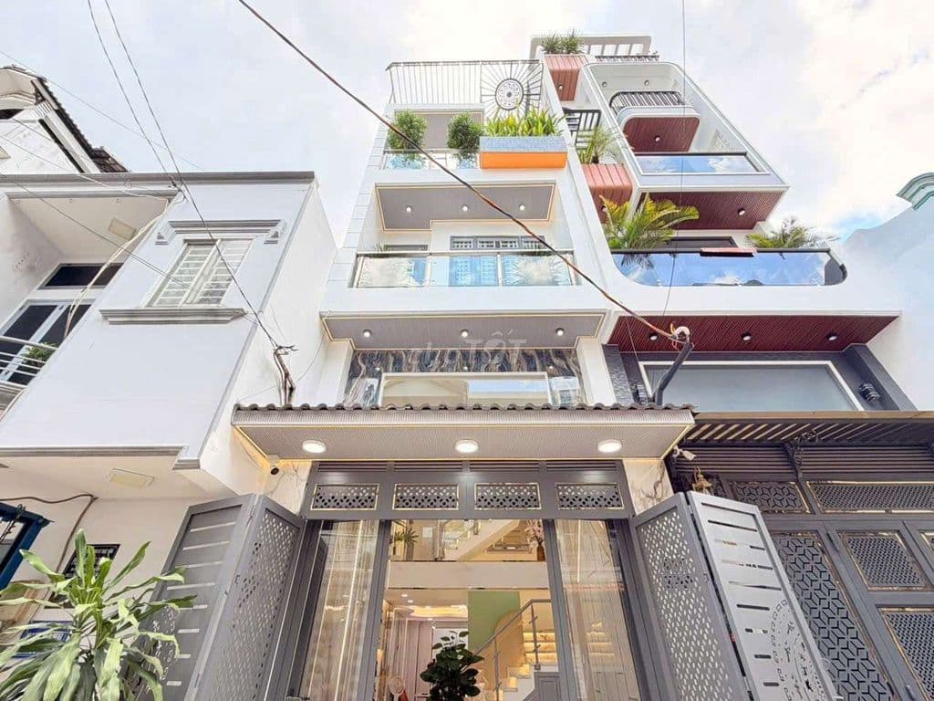 Nhà đẹp ngay nhà thờ Nữ Vưong Hoà Bình - Ảnh 2