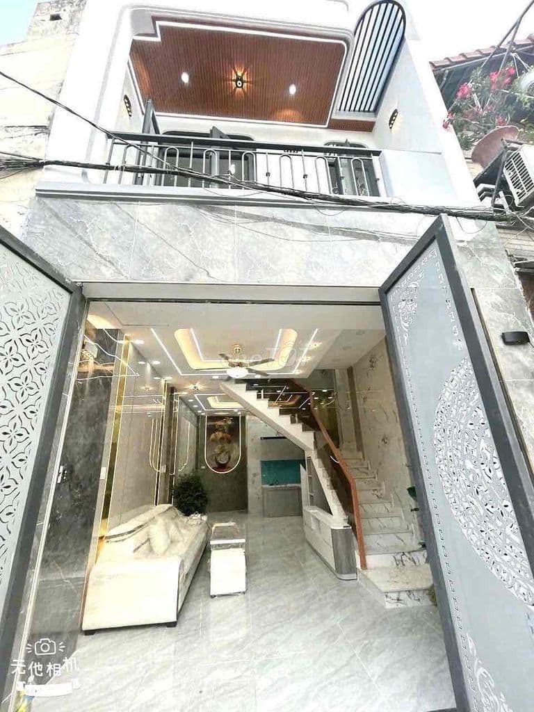 CẦN BÁN NHÀ SHR Q12 HCM