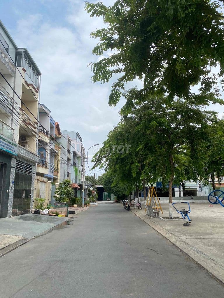 BÁN NHÀ 4 TẦNG XE Ô TÔ ĐỖ TRONG NHÀ- ĐƯỜNG 970- PHÚ HỮU- QUẬN 9