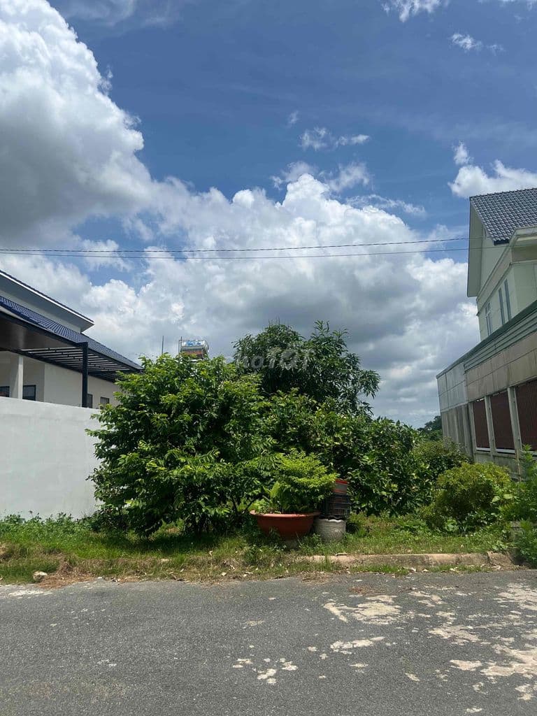CHÍNH CHỦ GỬI BÁN 200M2 ĐẤT THỔ CƯ,MẶT TIỀN CỦ CHI GIÁ NHỈNH 900 TRIỆU