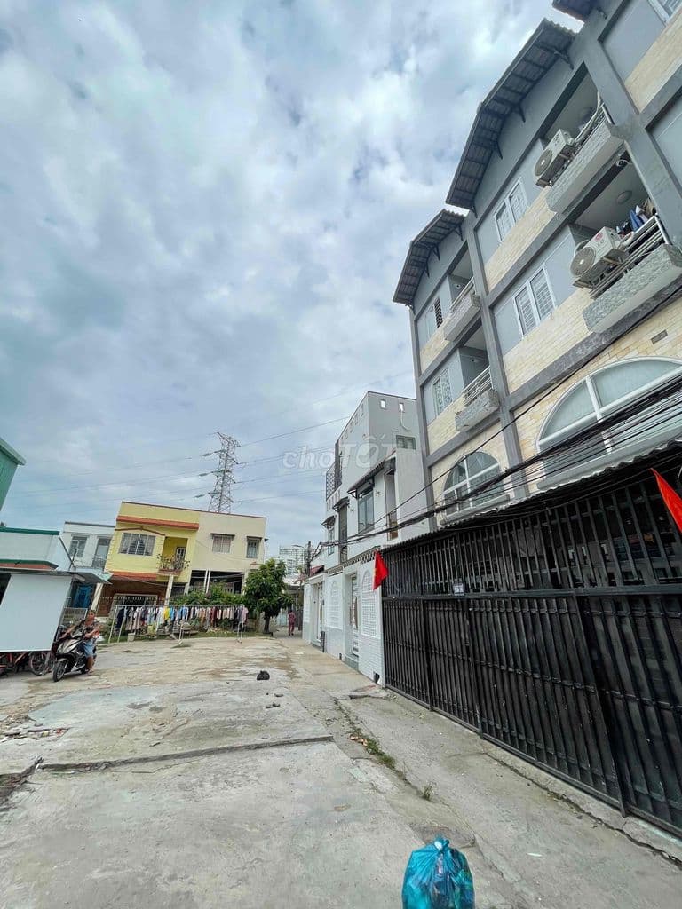 NHÀ PHỐ HIỆN ĐẠI VÀO Ở NGAY - VỊ TRÍ MẶT TIỀN HẺM 1056 HUỲNH TẤN PHÁT - Ảnh 2