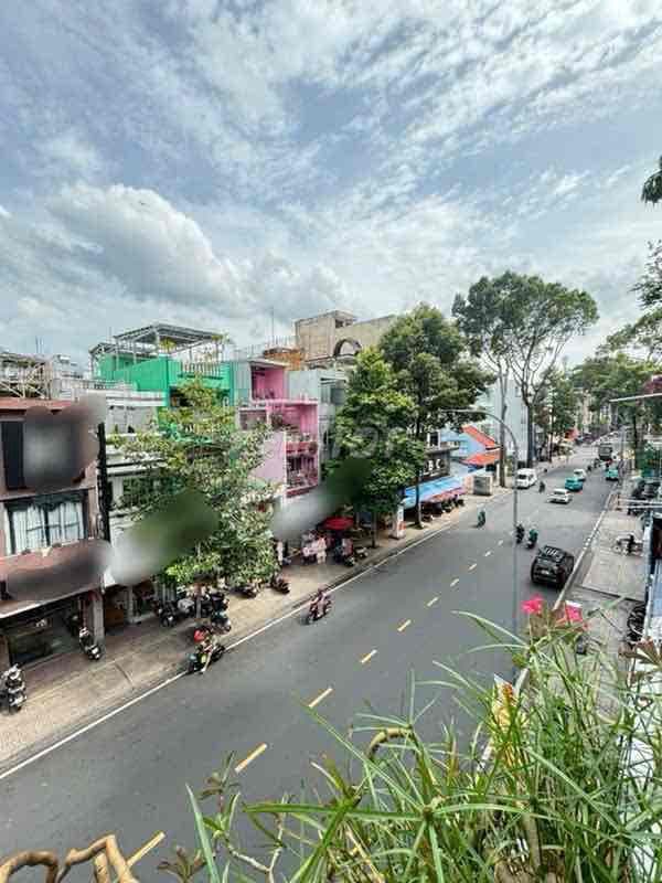 - B.A'N NH.À 5 TẦNG - MẶT TIỀN ĐƯỜNG NGUYỄN TRÃI Q.5 - KHU KINH DOANH