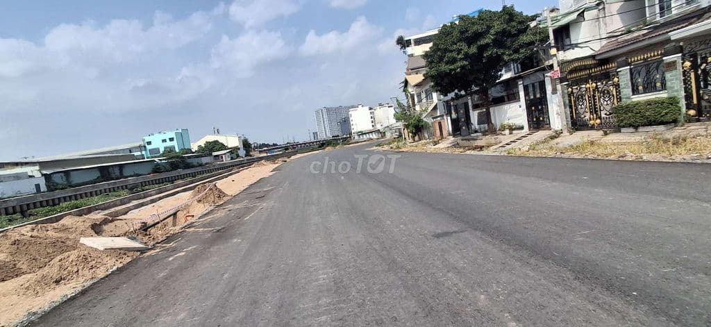 Lô Góc 2 mặt hẻm Nhựa Cách đường Sông 40m