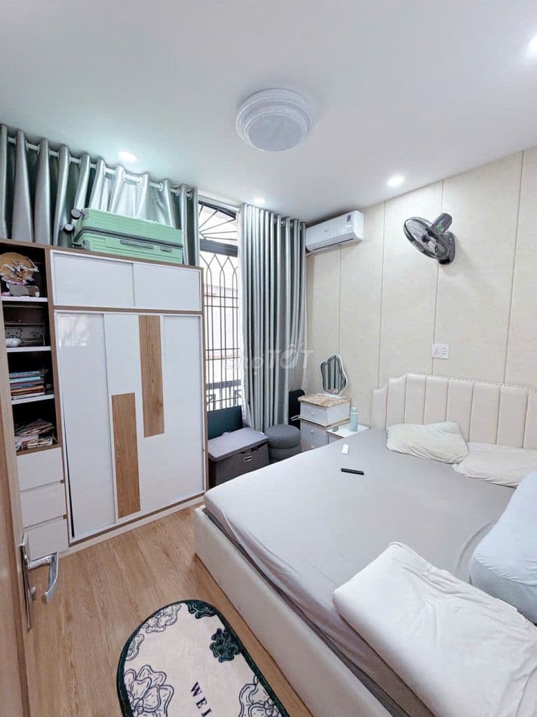 BÁN NHÀ ĐẸP TRUNG TÂM QUẬN 3, BỐN TẦNG, CÁCH MẶT TIỀN VÀI BƯỚC CHÂN.