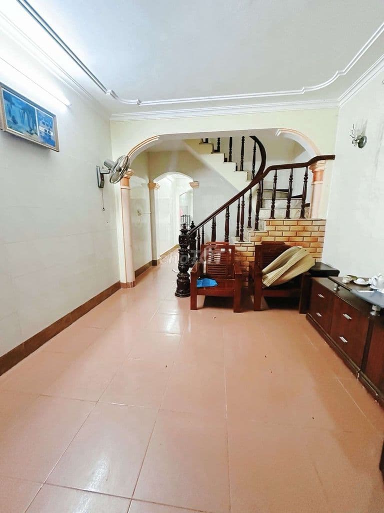 20,6 TỶ .50 M PHÂN LÔ QUÂN ĐỘI .PHIOS VƯƠNG THỪA VŨ.Ô TÔ ĐỖ TRƯỚC CỬA.