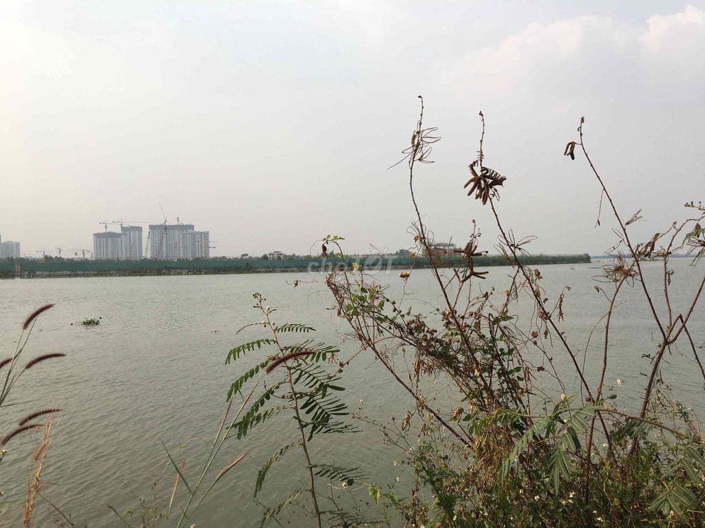 Bán đất view sông lớn, cách Vinhome 1 cây cầu