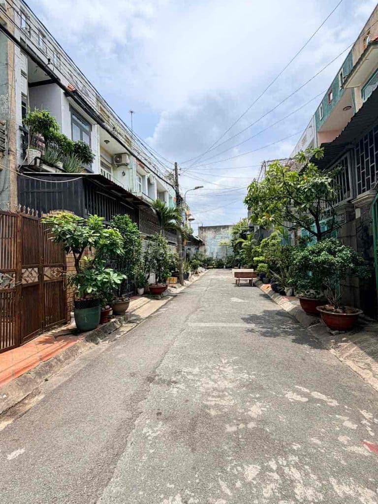 NHÀ PHỐ 4M x 17M ĐÚC 2 TẤM NGAY METRO , BIA TIGER, CÁCH GÒ VẤP 200M - Ảnh 3