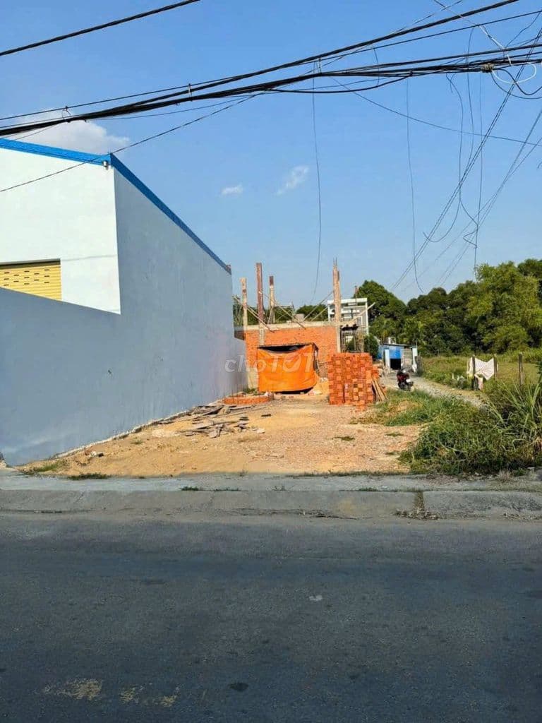 PHÂN KHÚC GIÁ RẺ - LÔ GÓC ĐẸP NGAY CHỢ VIỆT KIỀU 200M2 DỄ KINH DOANH