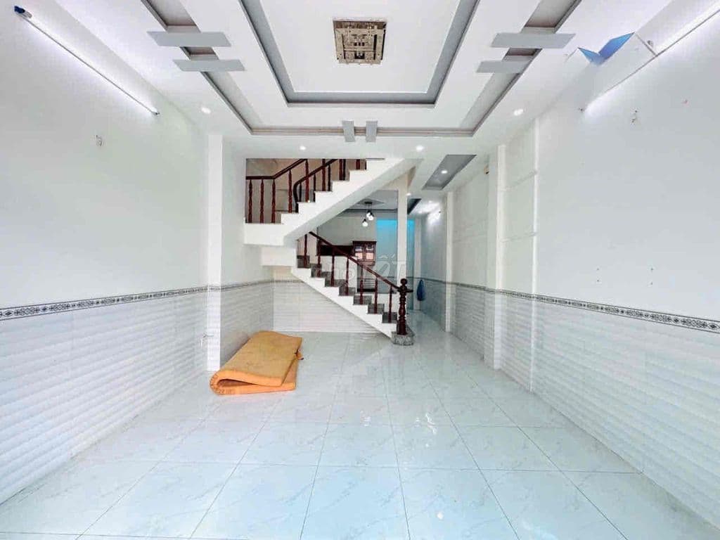 NHÀ PHỐ 3 MẶT TIỀN ĐƯỜNG LÊ VĂN KHƯƠNG ĐỐI DIỆN TRƯỜNG HỌC - Ảnh 3