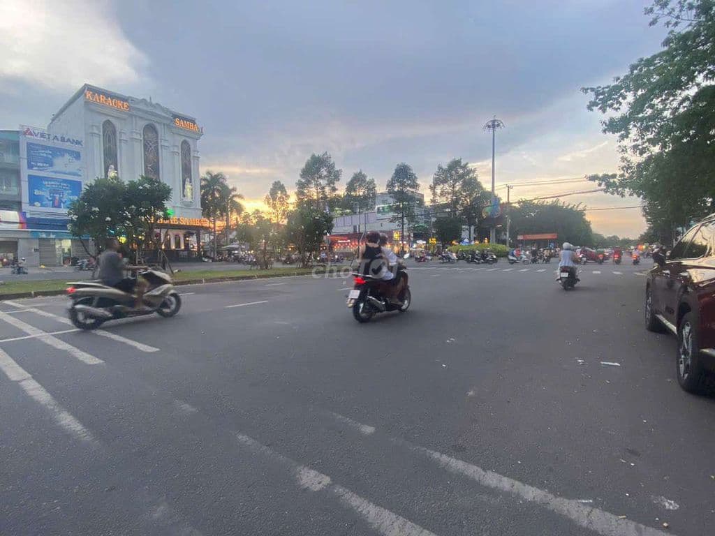 Bán nhà khu Tên Lửa, MT đường Số 7, DT 12 x 20m, cấp 4, giá 58 tỷ - Ảnh 2