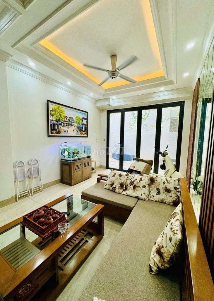 Gia đình cần bán gấp nhà đường Bồ Đề - chân cầu Chương Dương -ngõ ô tô