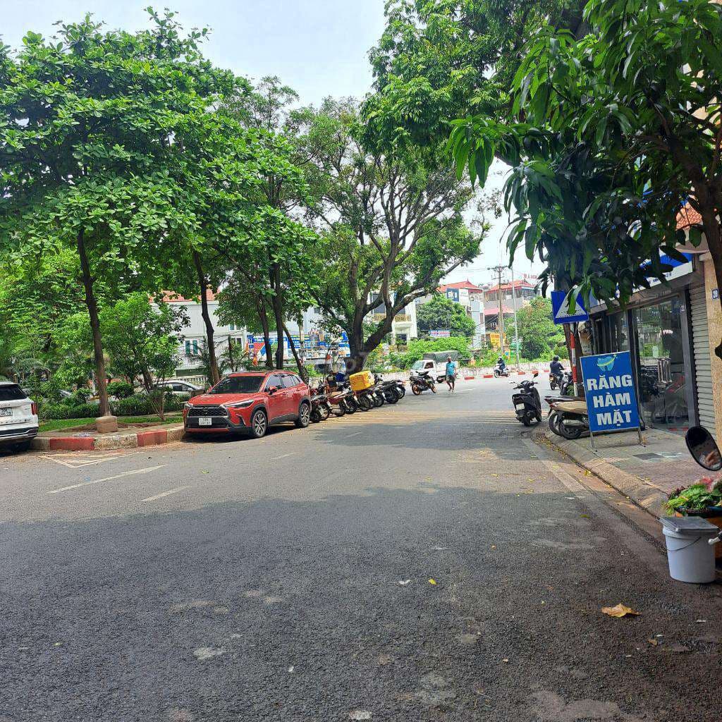 Anh Quyết cần bán nhà Đô Thị Văn Quán - 78m2- 5 tầng - 19,5 tỷ