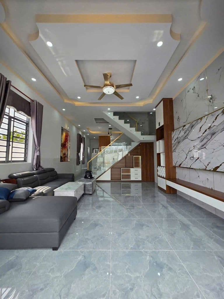 Nhà 1 trệt 1 lầu nhà còn mới trả trước 690triệu - Ảnh 2