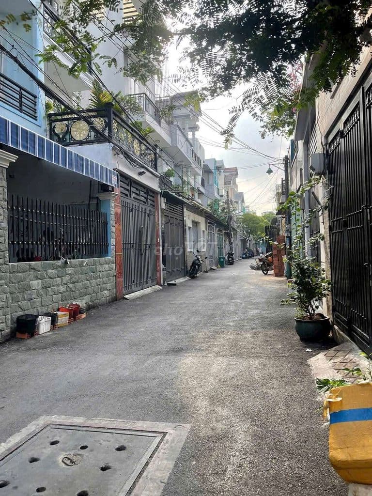 gấp bán nhà đường thông ô tô giá 2ty9