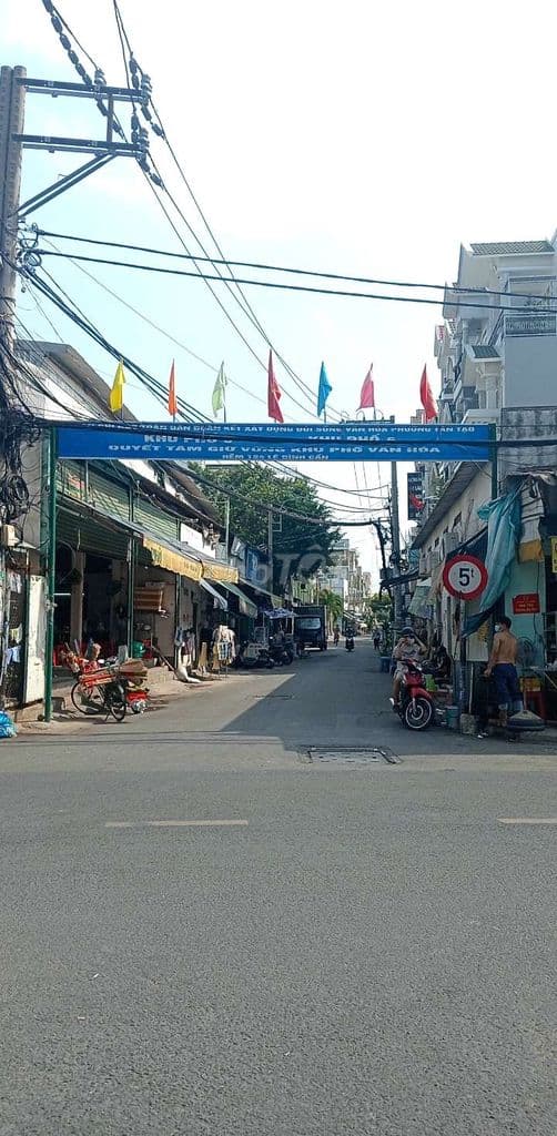 nhà chinh chủ