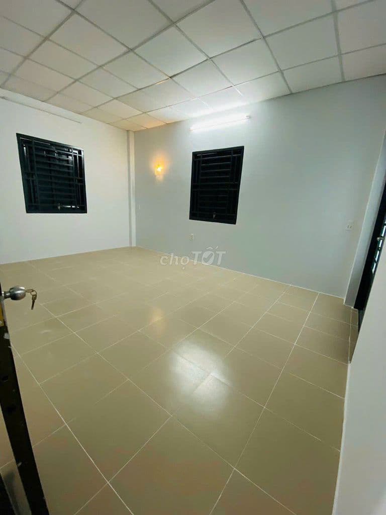 NHÀ CĂN GÓC CẬP BỜ KÊNH – ĐÚC 100% – GIÁ TỐT < 1.7T