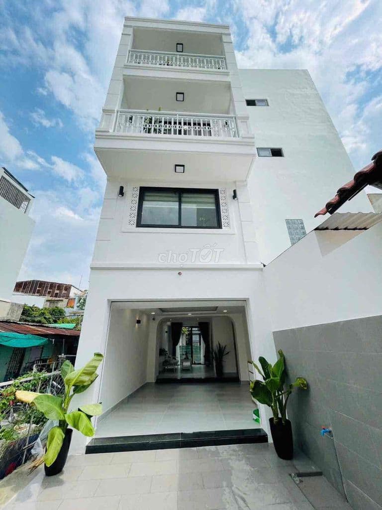 CC bán nhà hxh thống nhất,f16,dt 4x14m, lửng+4 lầu