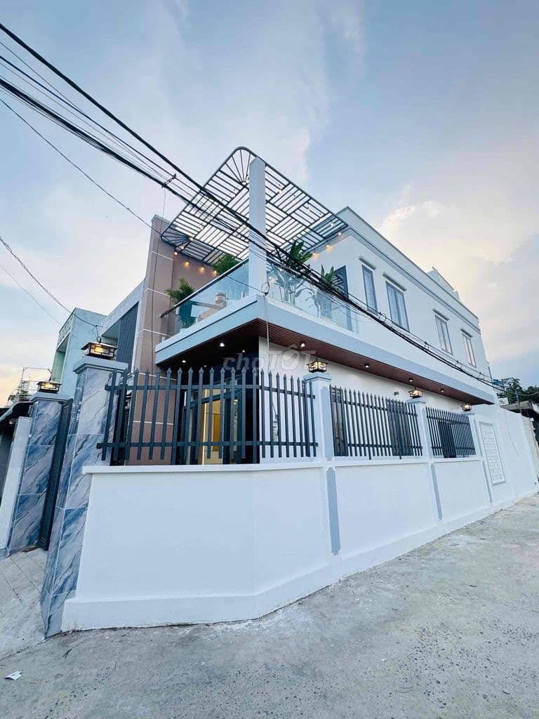 CẦN BÁN NHÀ SHR 2 MT THOÁNG HẺM XE HƠI THÔNG