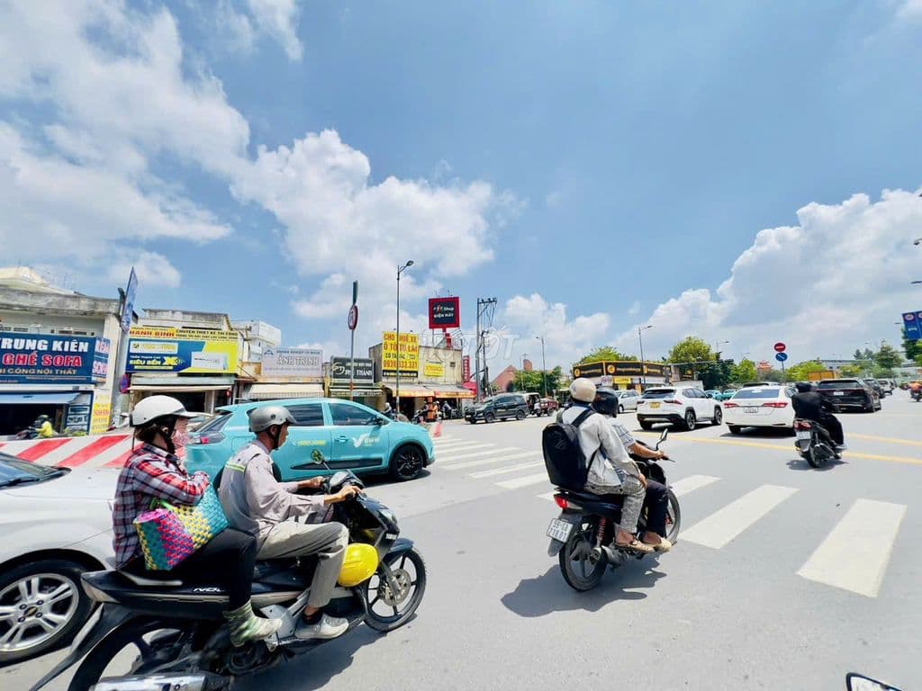 KHUÔN ĐẤT XÂY BUILDING- 400M2- MT PHẠM VĂN ĐỒNG- PHÁP LÝ CHUẨN- 30 TỶ
