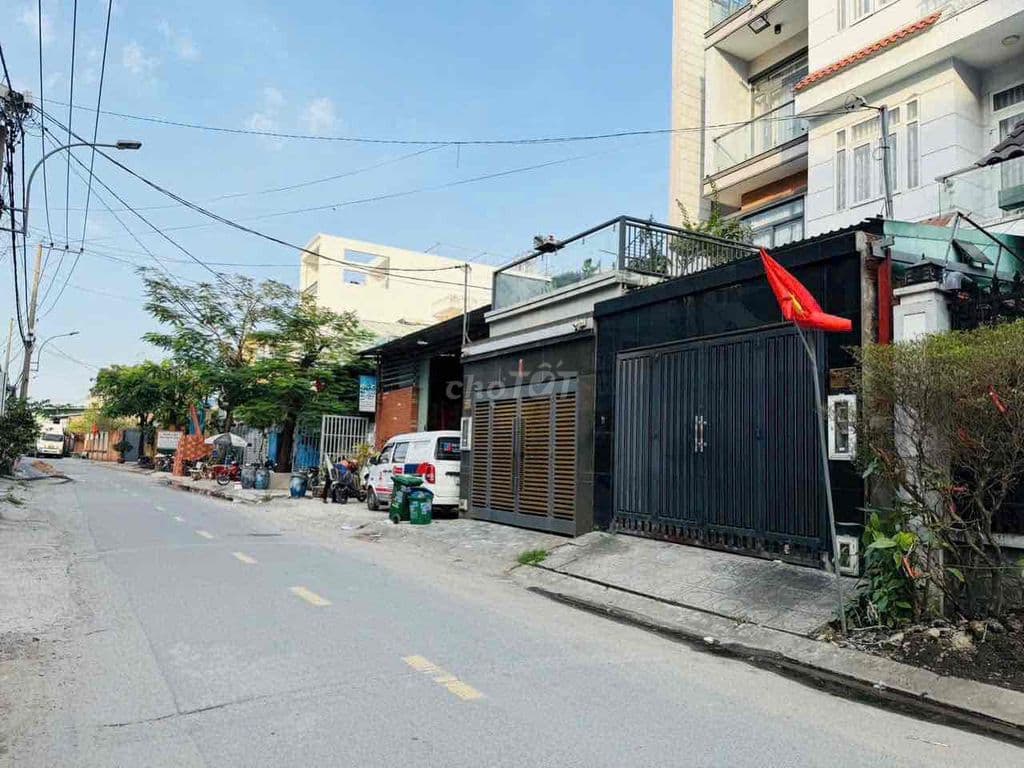 Mt đường lớn lô góc đẹp có nhà xây dựng cao dt 4.12x17.2m 71.1m2 - Ảnh 2